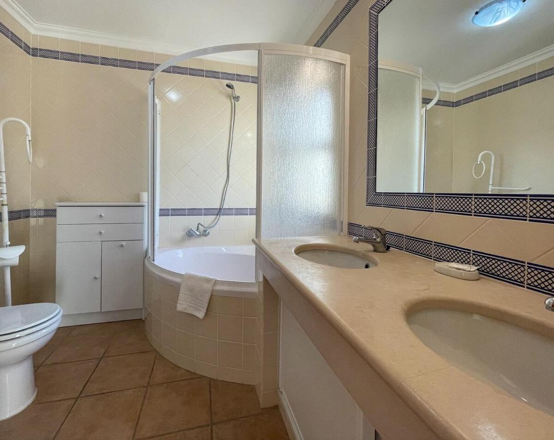 Moradia T3 Aguia Marina, Com Piscina E Bbq Villa Albufeira Bagian luar foto